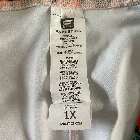 Fabletics Mid-Rise PureLuxe Capri Marbella Print - Plus Size: 1X - Picture 4 of 9